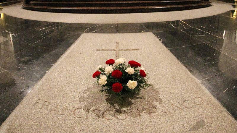 El BOE publica el decreto ley que permitirá la exhumación de Franco del Valle de los Caídos