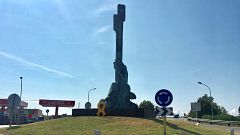 Identificadas ocho personas, entre ellas el periodista Arcadi Espada, por pintar de rojo un lazo amarillo