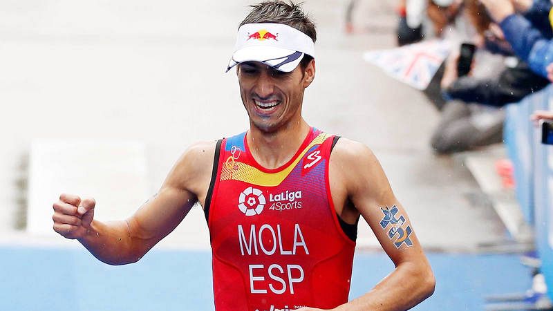Mario Mola acaricia su tercer Mundial tras ganar en Montreal