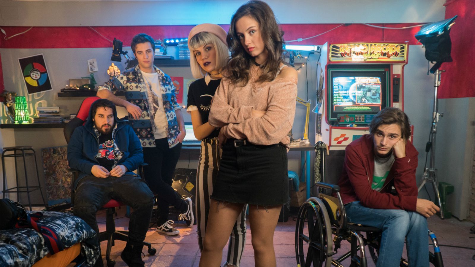 María de Nati (Irene), Angy Fernández (Mireia), Guillermo Campra (Joel), Pol Monen (David) y Manuel Huedo (Kiu) protagonistas de 'Bajo la red'