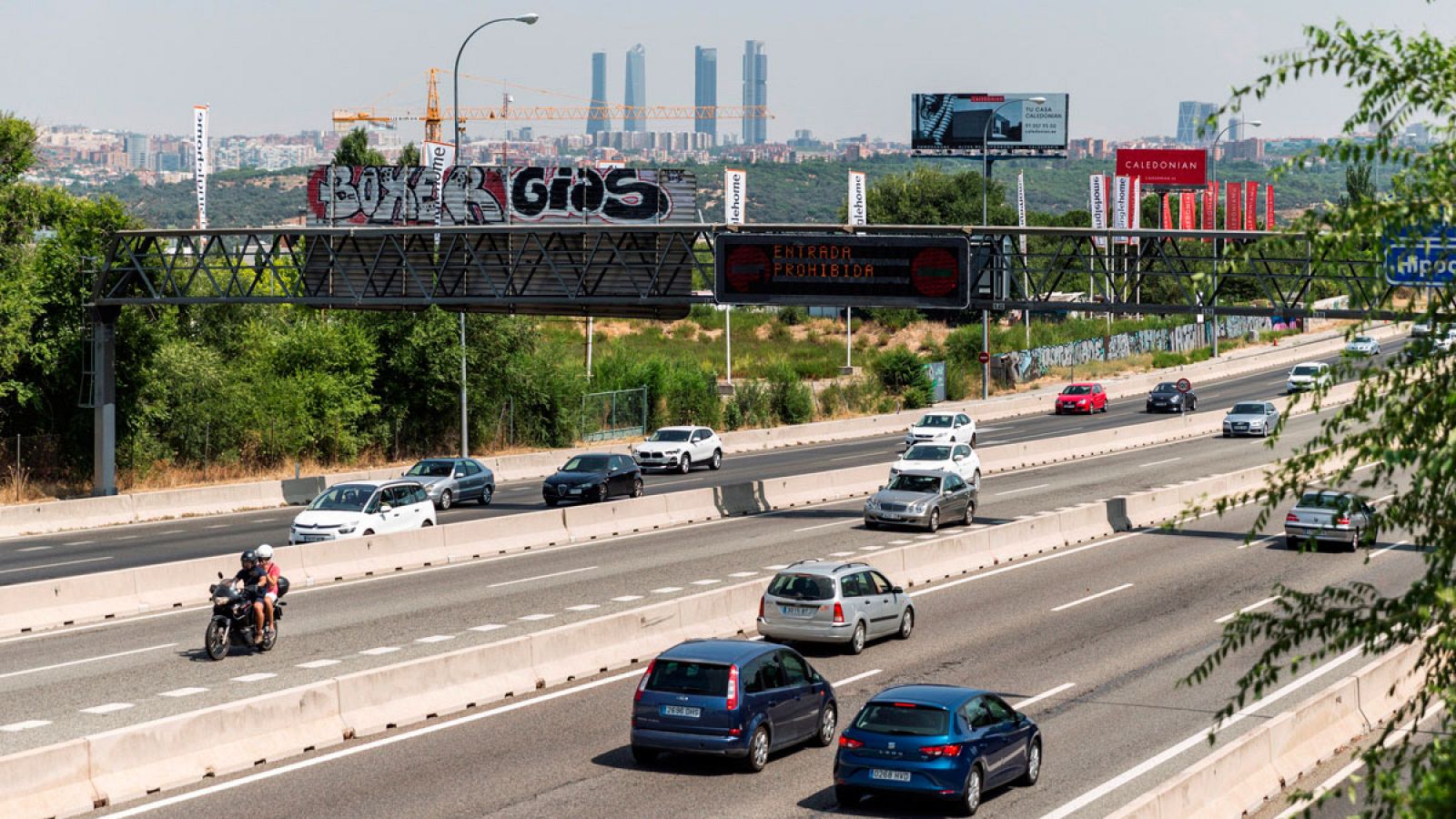 Imagen de la operación retorno de las vacaciones de verano, con vehículos circulando por Madrid
