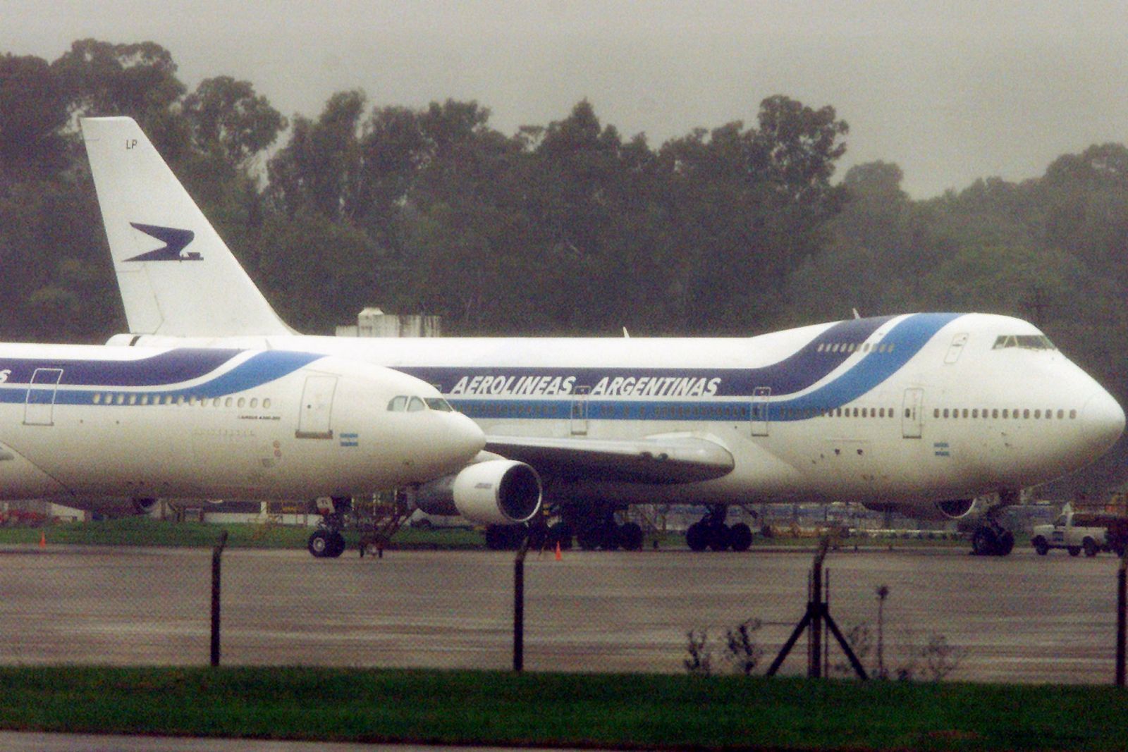 Aviones de Aerolíneas Argentinas en el aeropuerto de Buenos Aires
