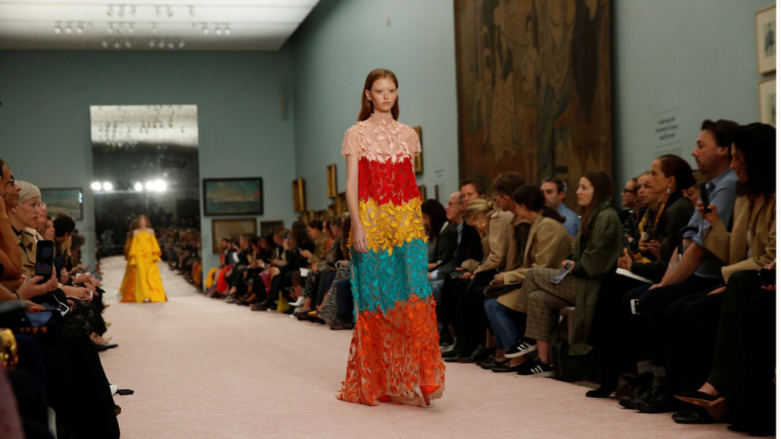 Primer desfile de Wes Gordon al frente de Carolina Herrera.