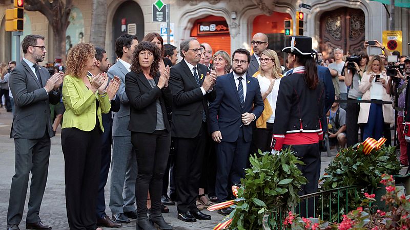 El recuerdo a los políticos presos marca el inicio de la Diada