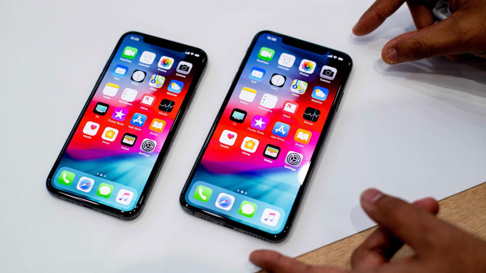 Los nuevos iPhone cuentan con pantallas que abarcan casi por completo la superficie del frontal.