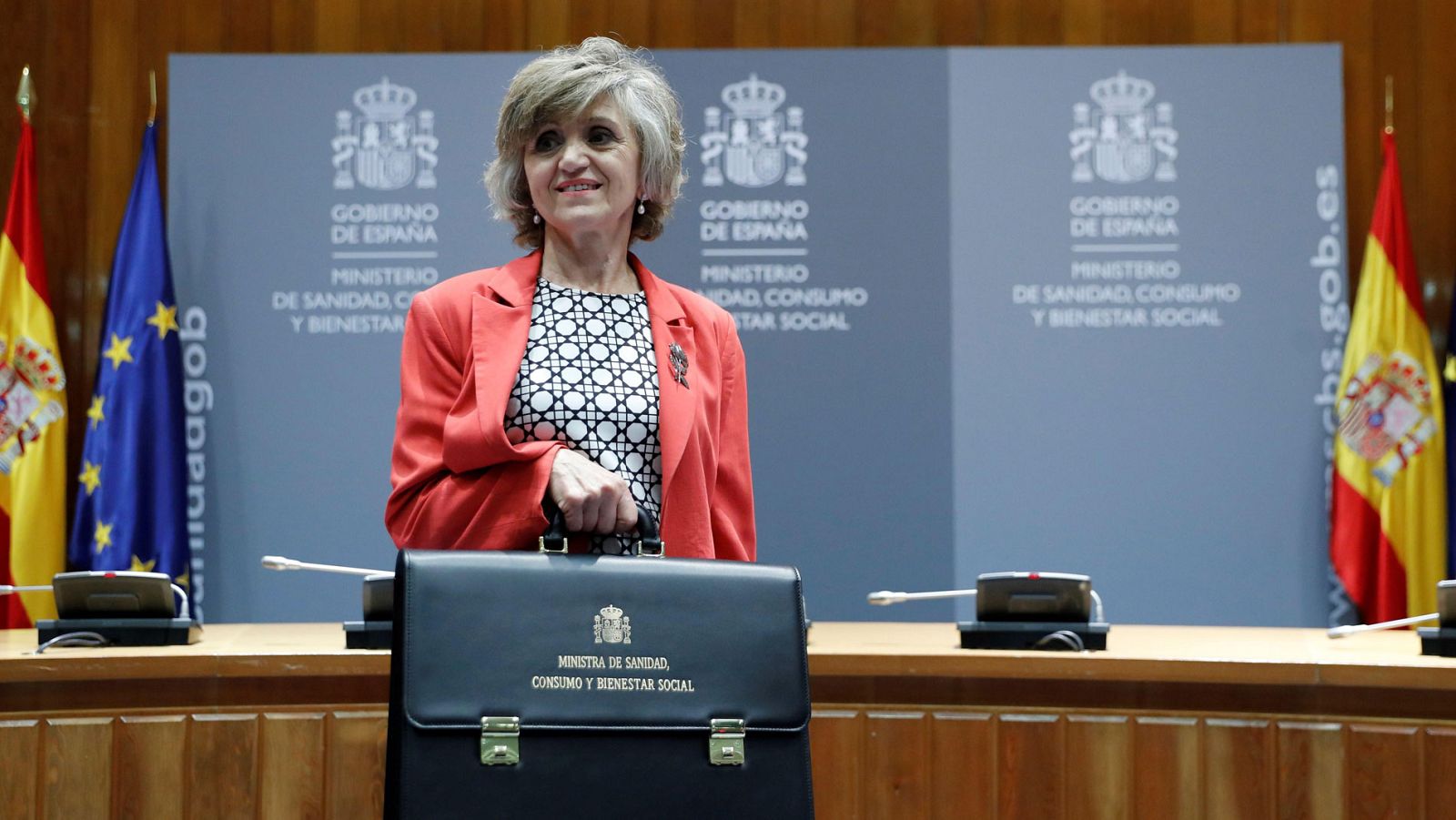 La nueva ministra de Sanidad, María Luisa Carcedo, tras recibir la cartera