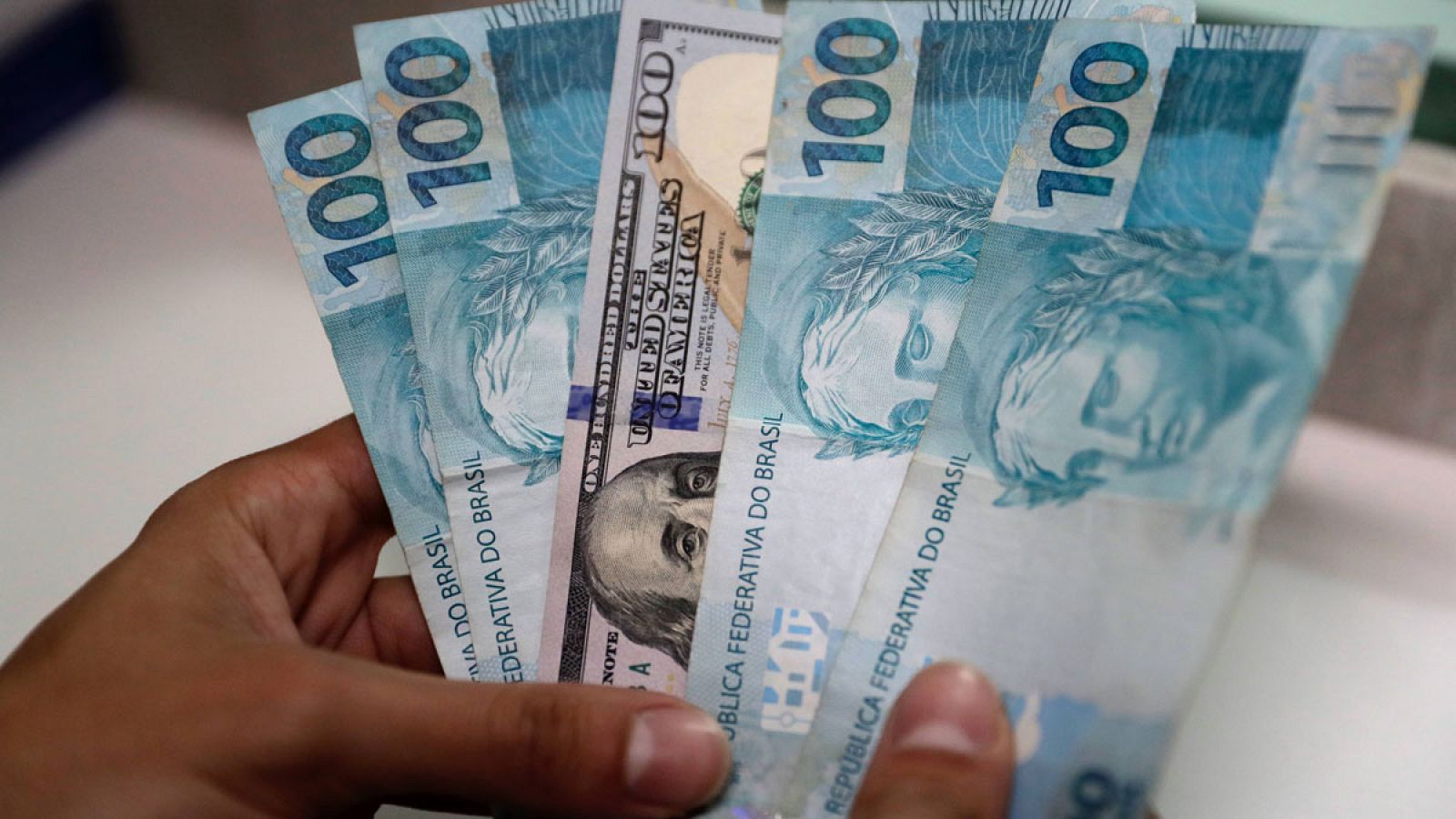 Caída histórica del real brasileño ante la incertidumbre electoral.