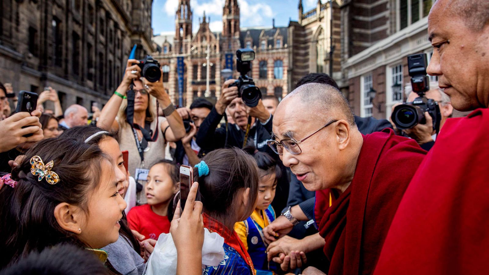 El dalái lama reconoce abusos de maestros budistas
