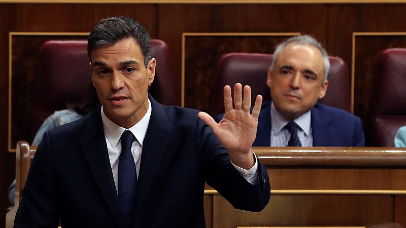 Sánchez defiende su atajo legal para asegurar la aprobación de los Presupuestos y Casado habla de "fraude"