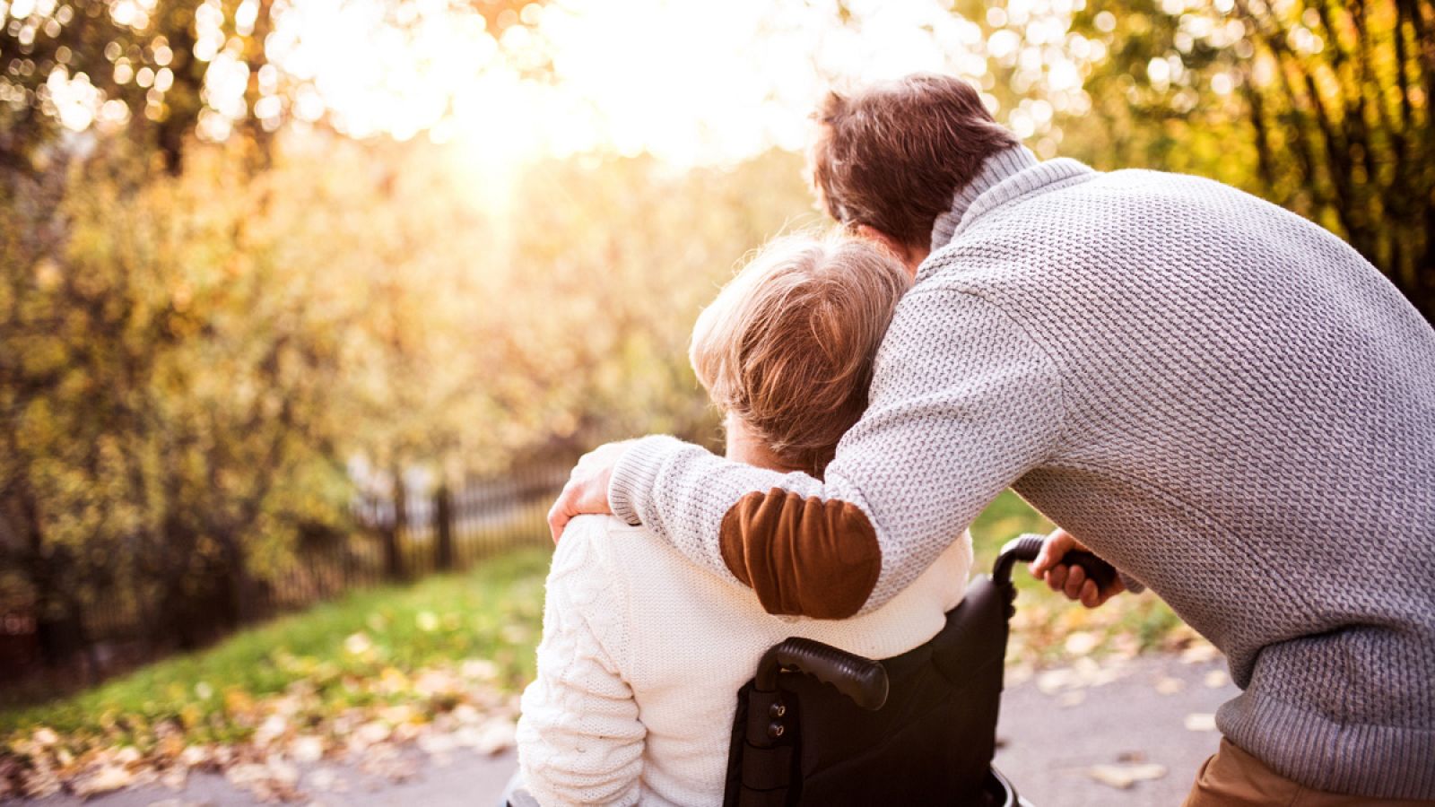 Una persona con discapacidad junto a su pareja