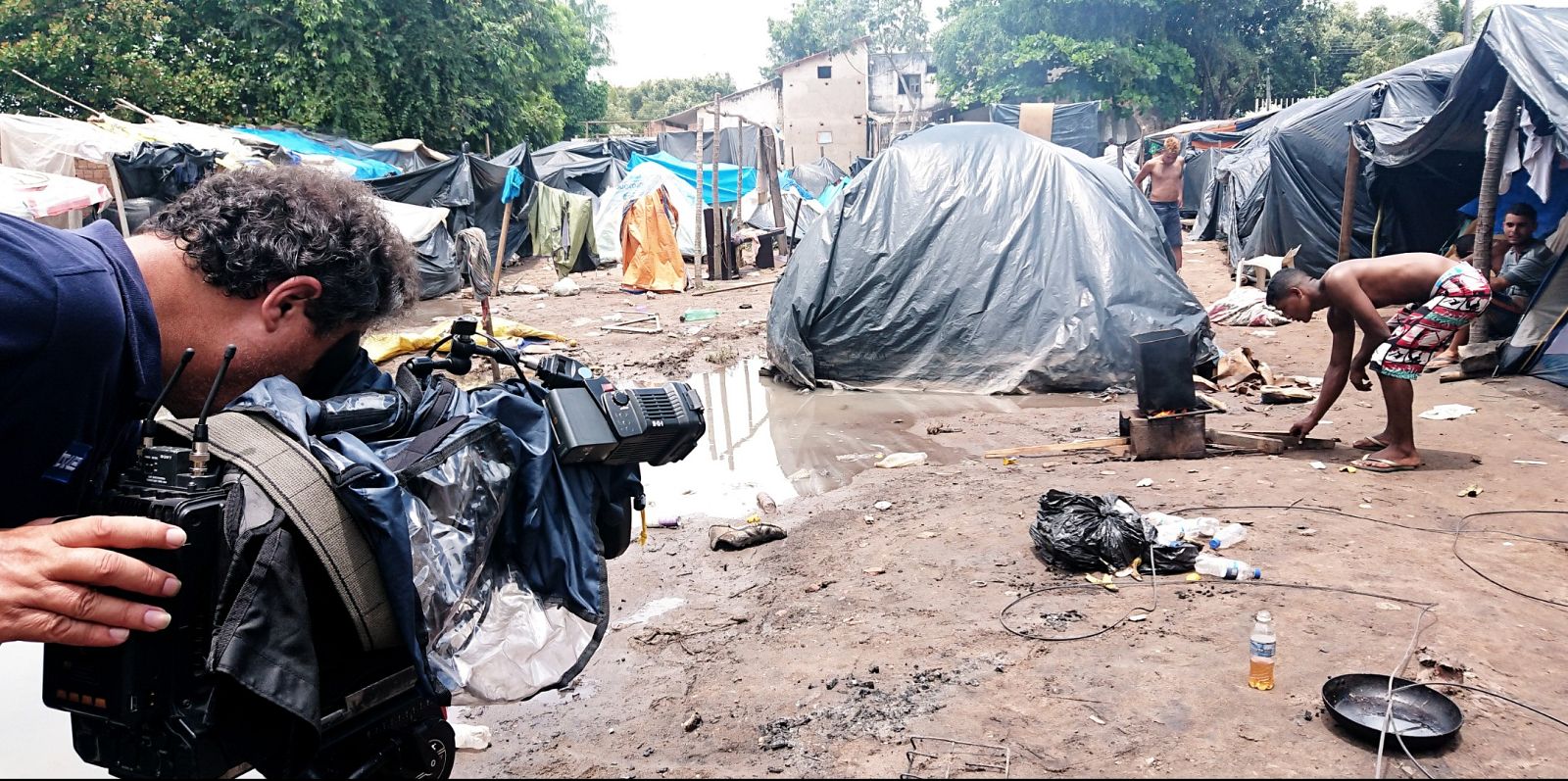 Rodaje en un campamento de venezolanos para el programa