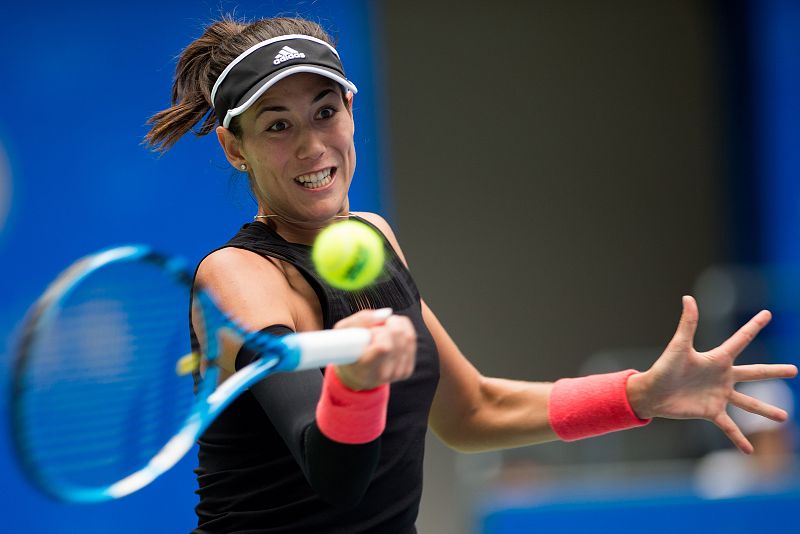 Muguruza avanza en Wuhan y Carla Suárez se despide en primera ronda 