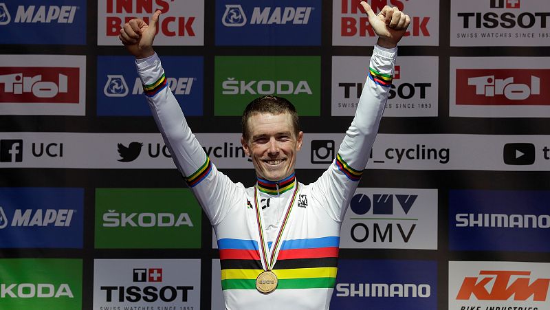 Rohan Dennis pulveriza el crono de Innsbruck y se viste de arcoíris