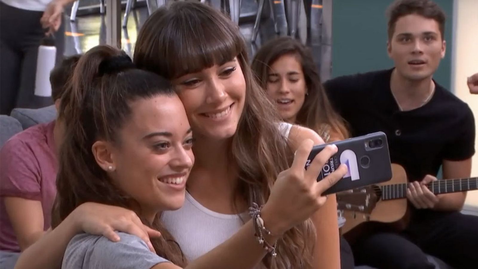 Aitana posa con Noelia