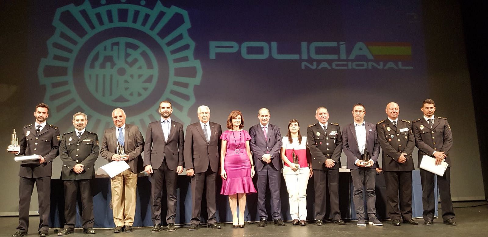 Foto de familia de los premiados