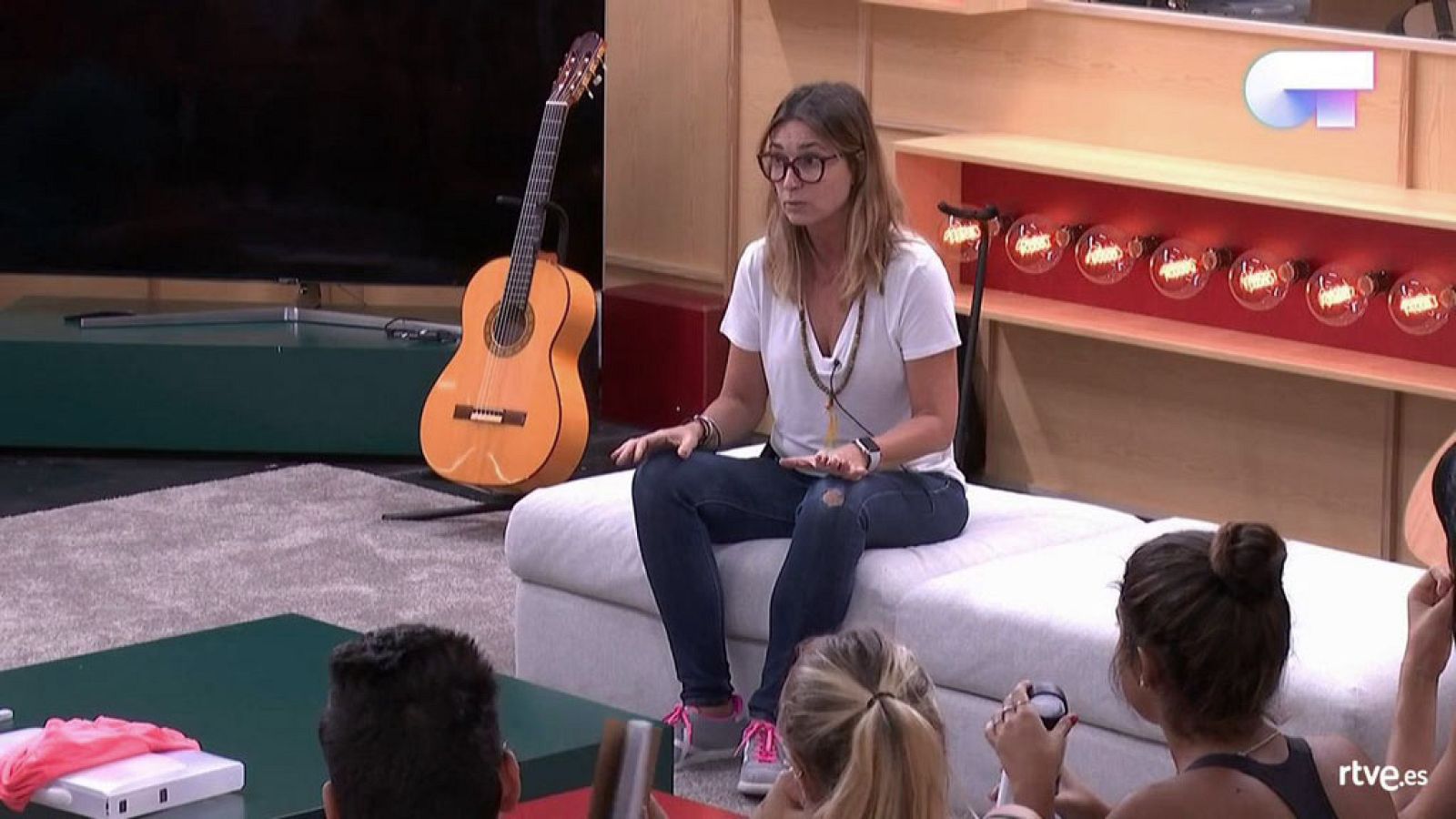 Noemí advierte a los concursantes sobre lo que dicen ante las cámaras