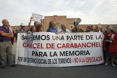 Quinientas personas se concentran para que no se derribe la cúpula de la cárcel de Carabanchel