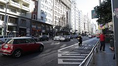 Madrid reduce la velocidad a 30 km/h en parte de sus calles y permite cruzar fuera de los pasos de peatones en zonas 30