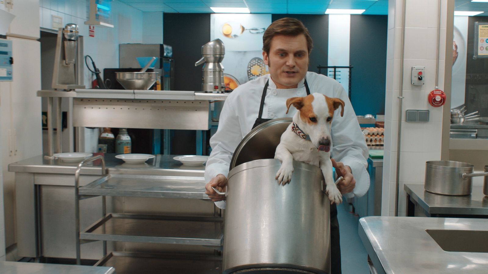 Alberto y Max se infiltran en un restaurante de lujo para resolver el último caso de 'Sabuesos'