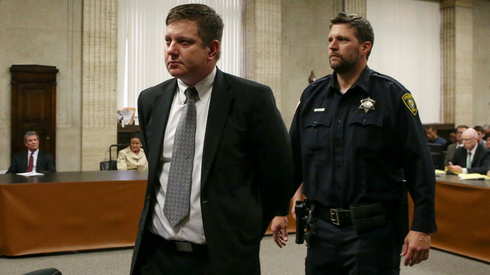 Un policía que mató a un joven negro en 2014 en EE.UU., culpable de homicidio segundo grado