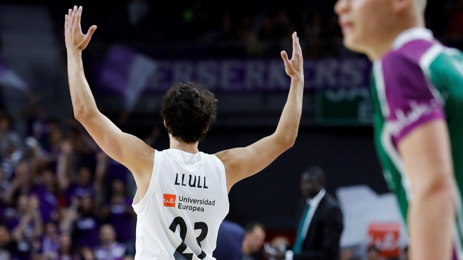 Madrid y Barça siguen líderes mientras Valencia se estrena