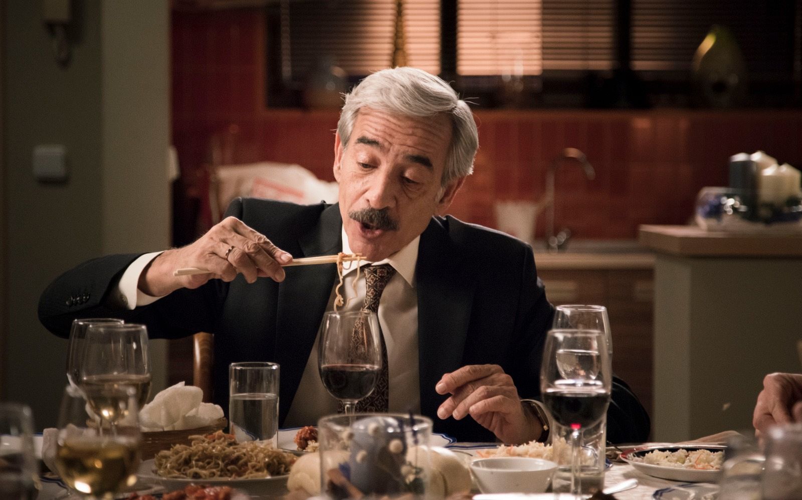 Participa en #SalvalaNavidadAlcántara y gana una taza firmada por los actores