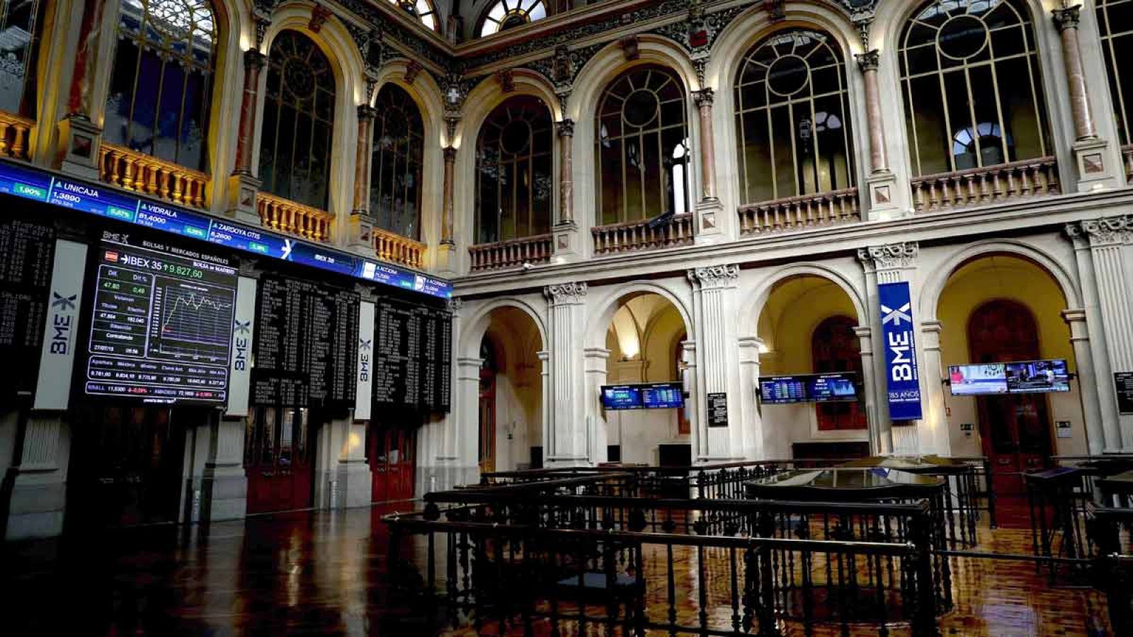 El Ibex 35 pierde los 9.000 puntos y se deja un 3,2% en la semana