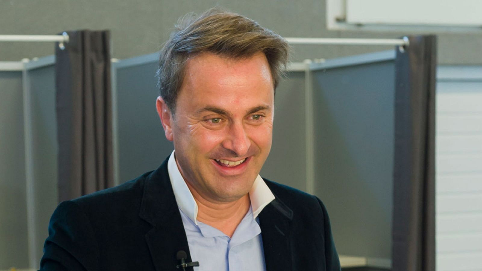 El primer ministro de Luxemburgo, Xavier Bettel, vota este domingo en las elecciones legislativas