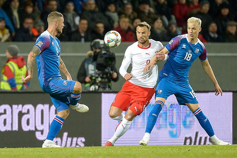 Suiza pone emoción en su grupo y envía a la segunda división a Islandia