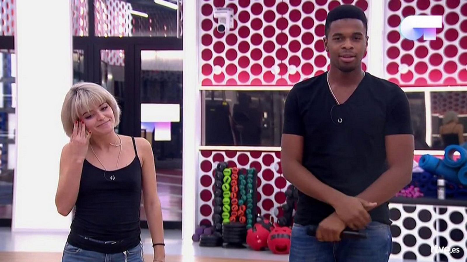 Alba y Famous en el primer pase de micros de la gala 5 de 'OT 2018'