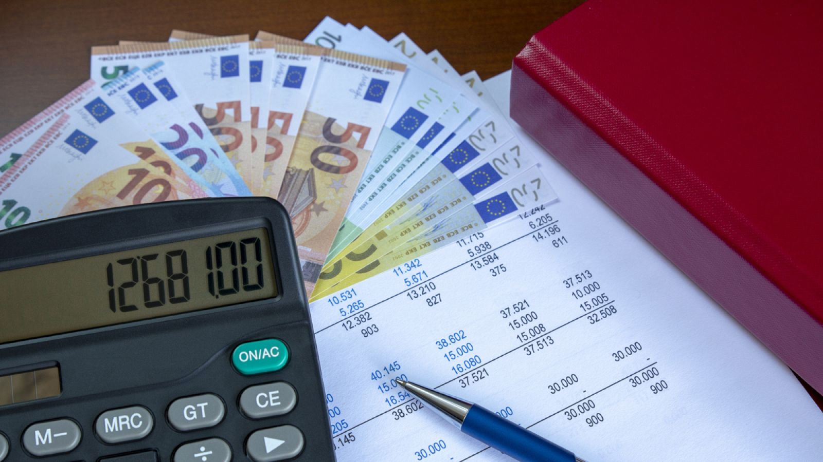 El 57,4% de los españoles cree que paga mucho en impuestos, segun el CIS