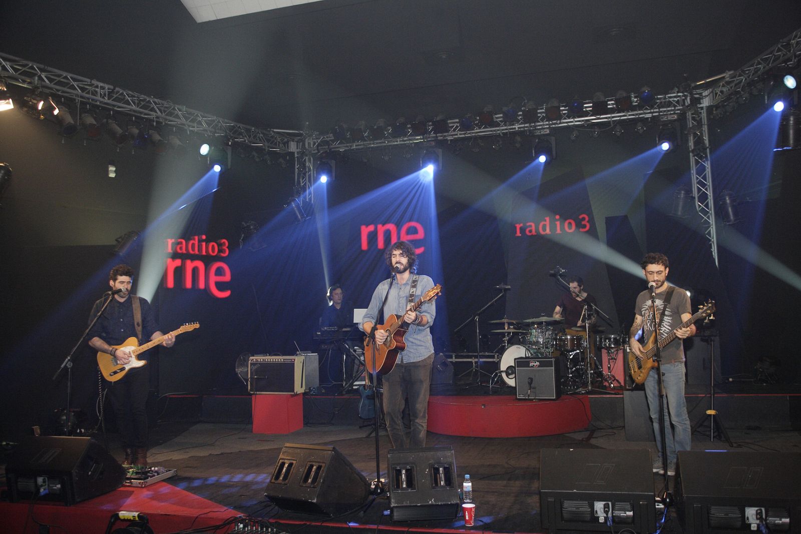 Izal, uno de los grupos que participará en el homenaje, en el escenario de 'Los conciertos de Radio 3'
