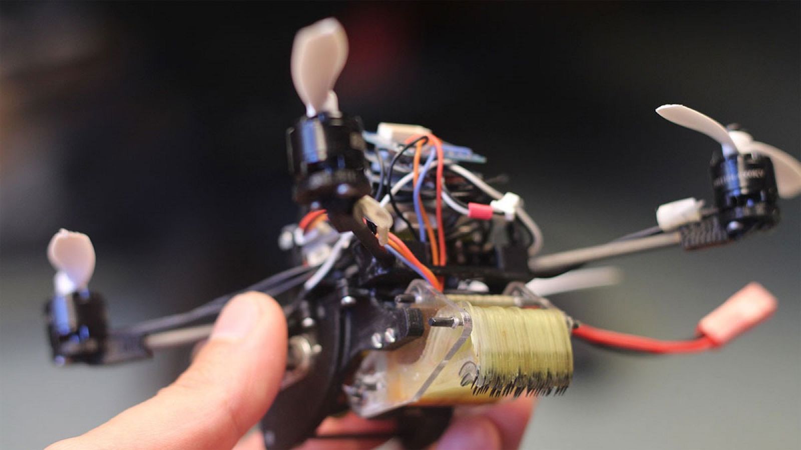 Imagen del dron FlyCroTug, inspirado en varios elementos de la naturaleza.