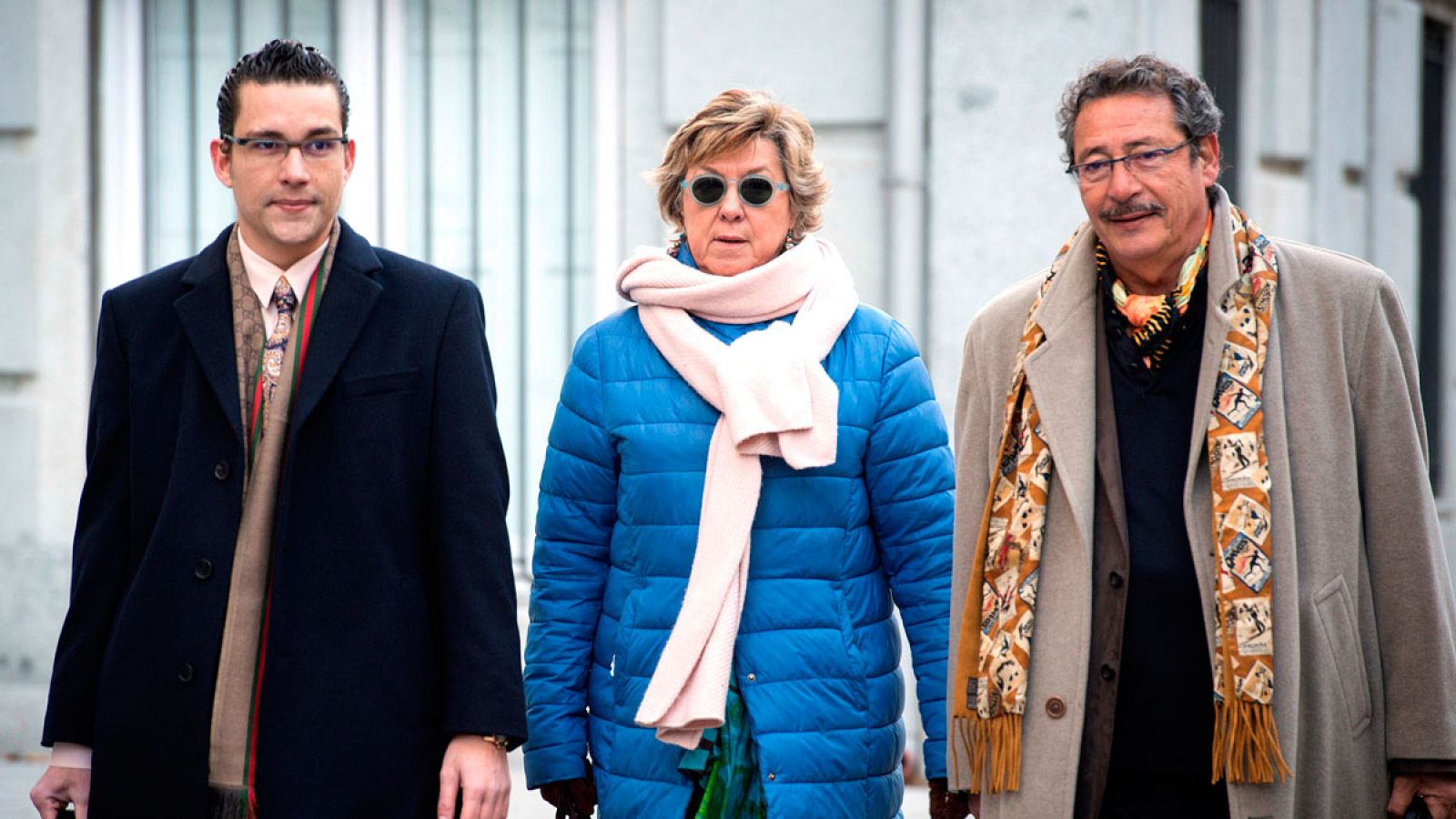 La senadora del PP Pilar Barreiro y sus abogados entran en el Supremo para declarar el pasado enero