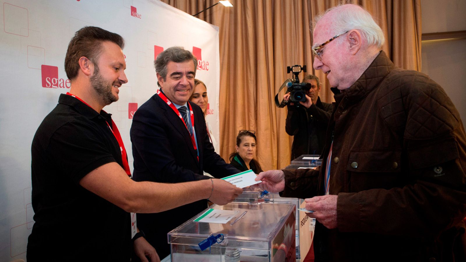 Teddy Bautista, expresidente de la SGAE, durante la votación.