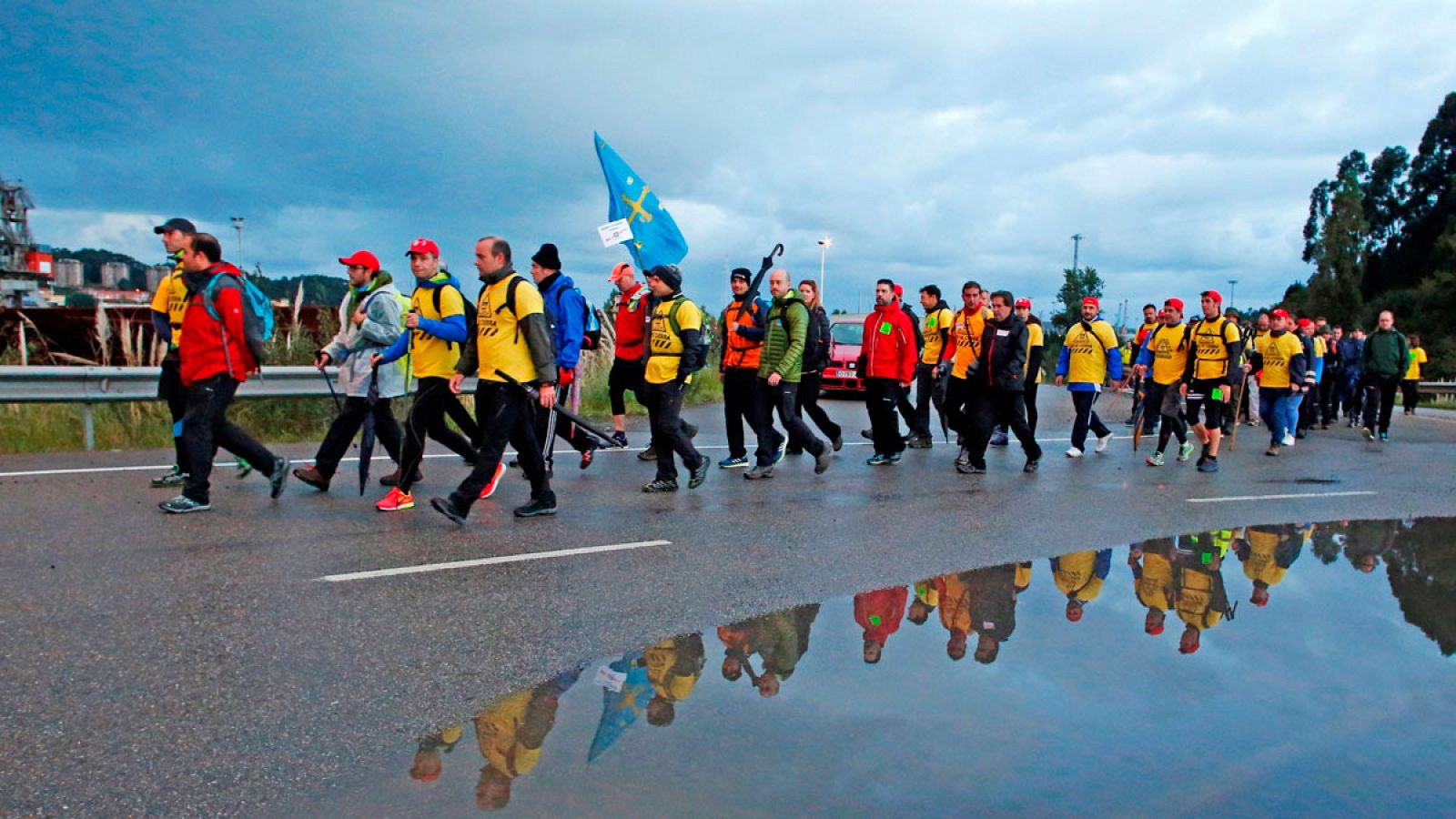Trabajadores de Alcoa Avilés marchan contra el cierre de la fábrica