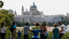 Gobierno e Iglesia acuerdan buscar una salida para que los restos de Franco no se entierren en La Almudena