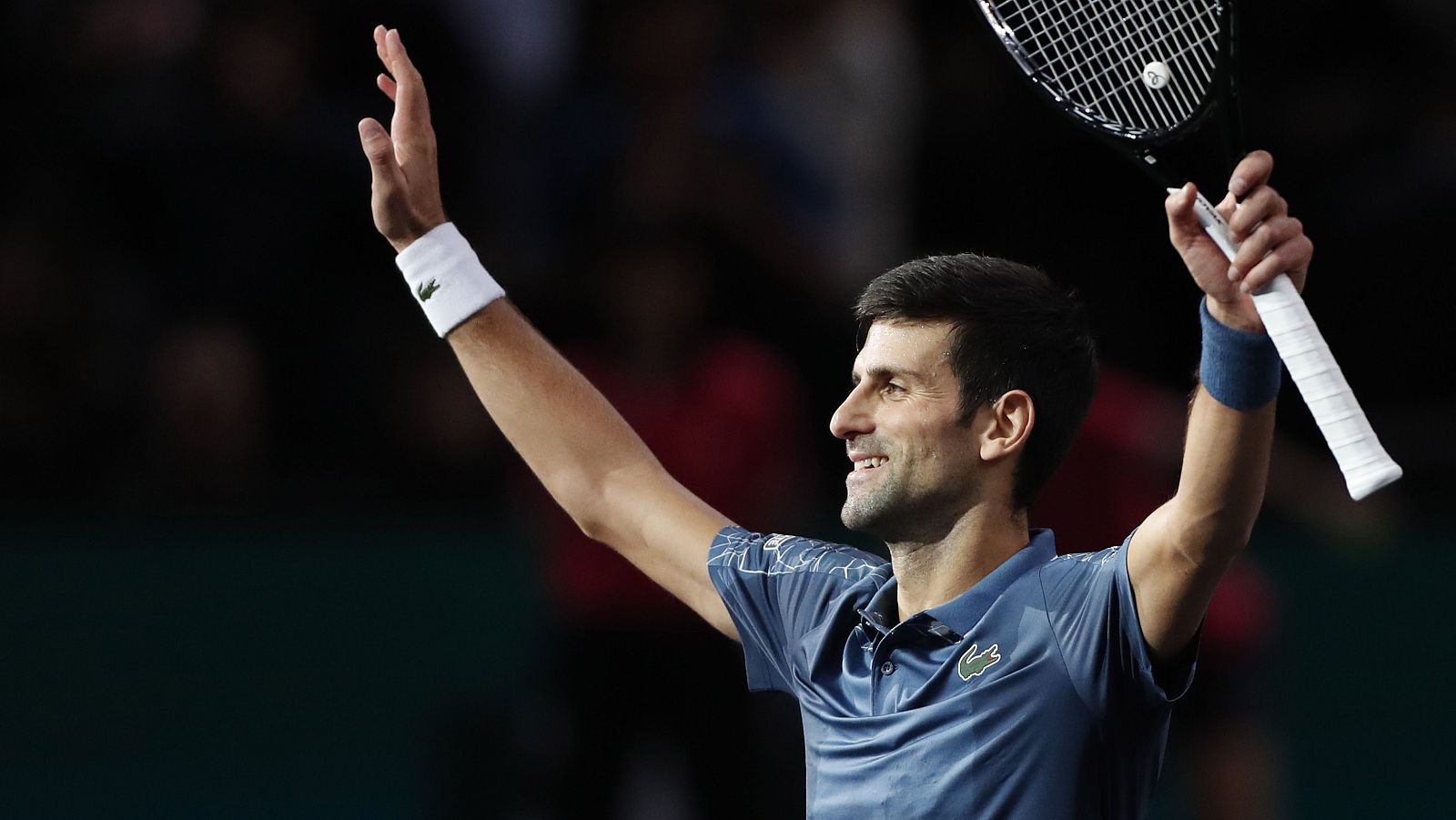 Djokovic supera el mal trago de Cilic y avanza a semifinales de París
