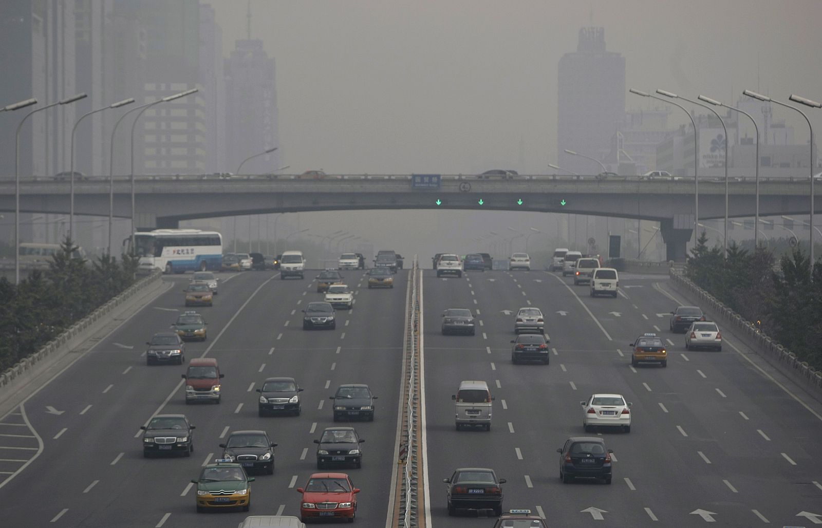 Tráfico recomienda las luces en los días de invierno