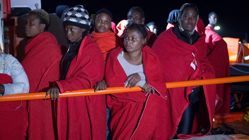 Salvamento Marítimo y la Guardia Civil rescatan a 516 inmigrantes de once pateras en el mar de Alborán