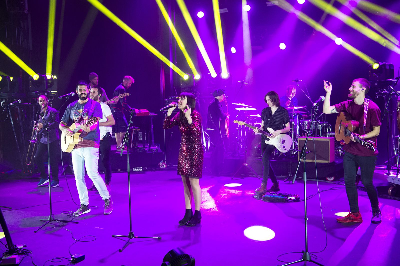 La Pegatina y Amaral participaron en la fiesta del 20º aniversario de 'Los conciertos de Radio 3'