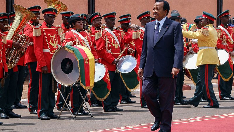 El presidente de Camerún jura su cargo por séptima vez con el conflicto anglófono en aumento