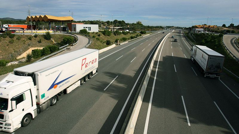 El Gobierno abre la puerta a prohibir que los camiones circulen por determinadas carreteras nacionales