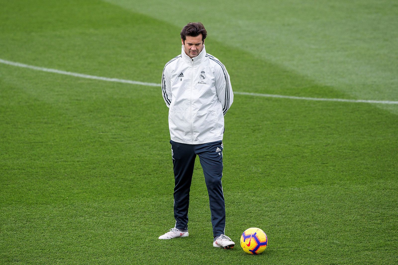 Solari dirige un entrenamiento del Real Madrid
