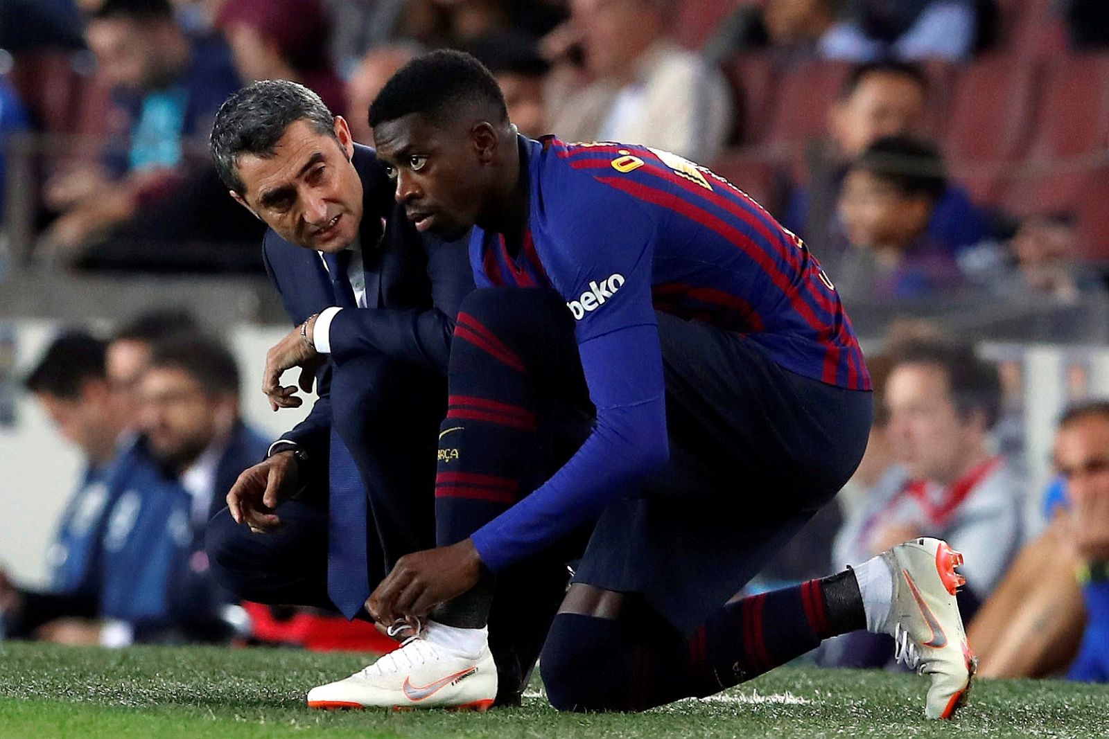 Valverde da indicaciones a Dembélé