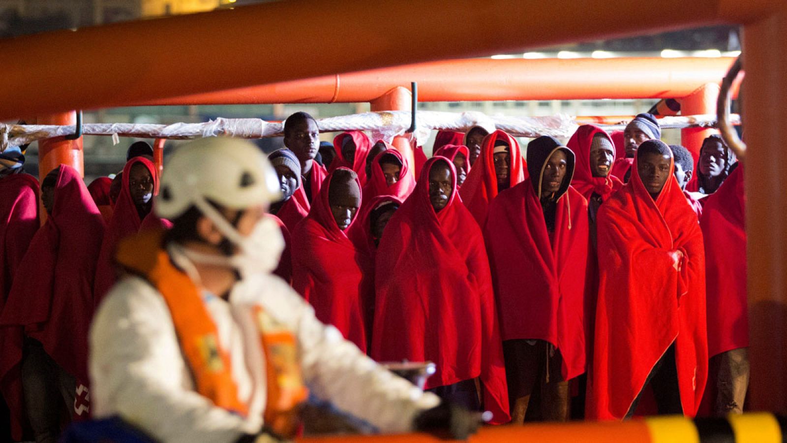 Inmigrantes rescatados llegan al puerto de Málaga en noviembre