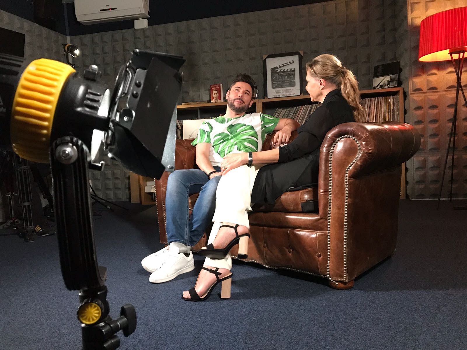 Miguel Poveda con Mari Cruz Soriano durante la entrevista