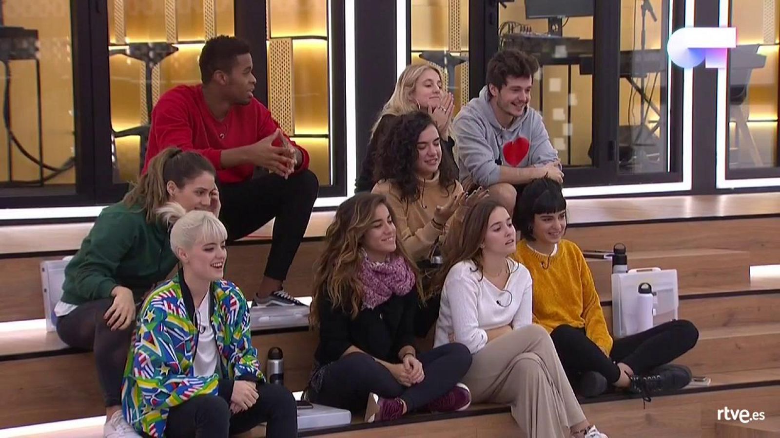 Los concursantes durante el reparto de temas de la gala 9