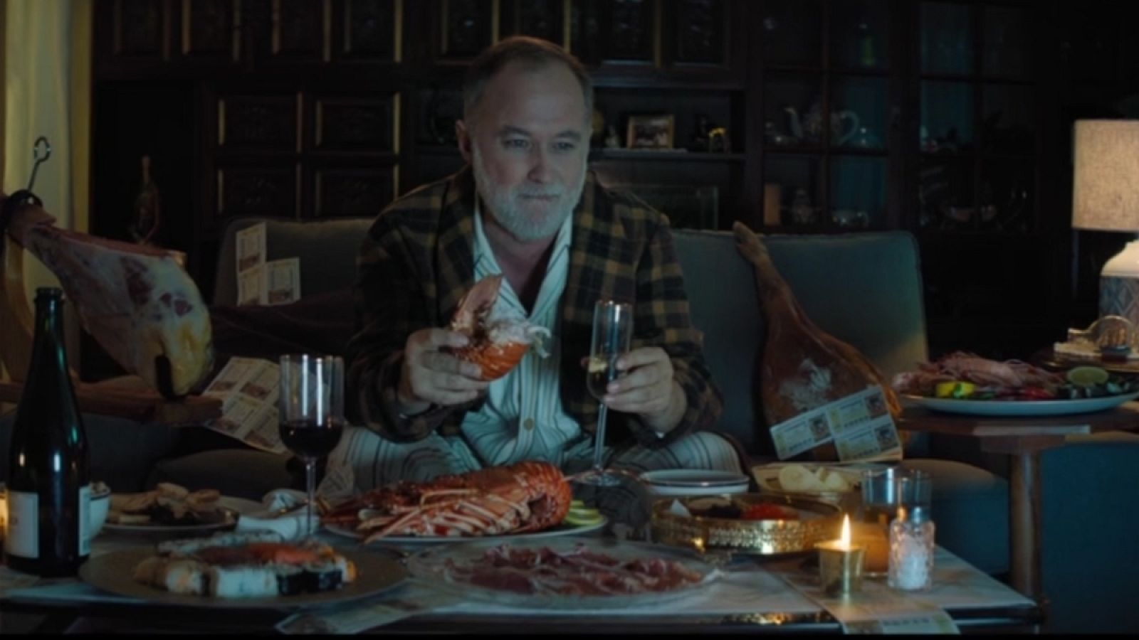 Juan disfruta de una suculenta cena con marisco y jamón ibérico