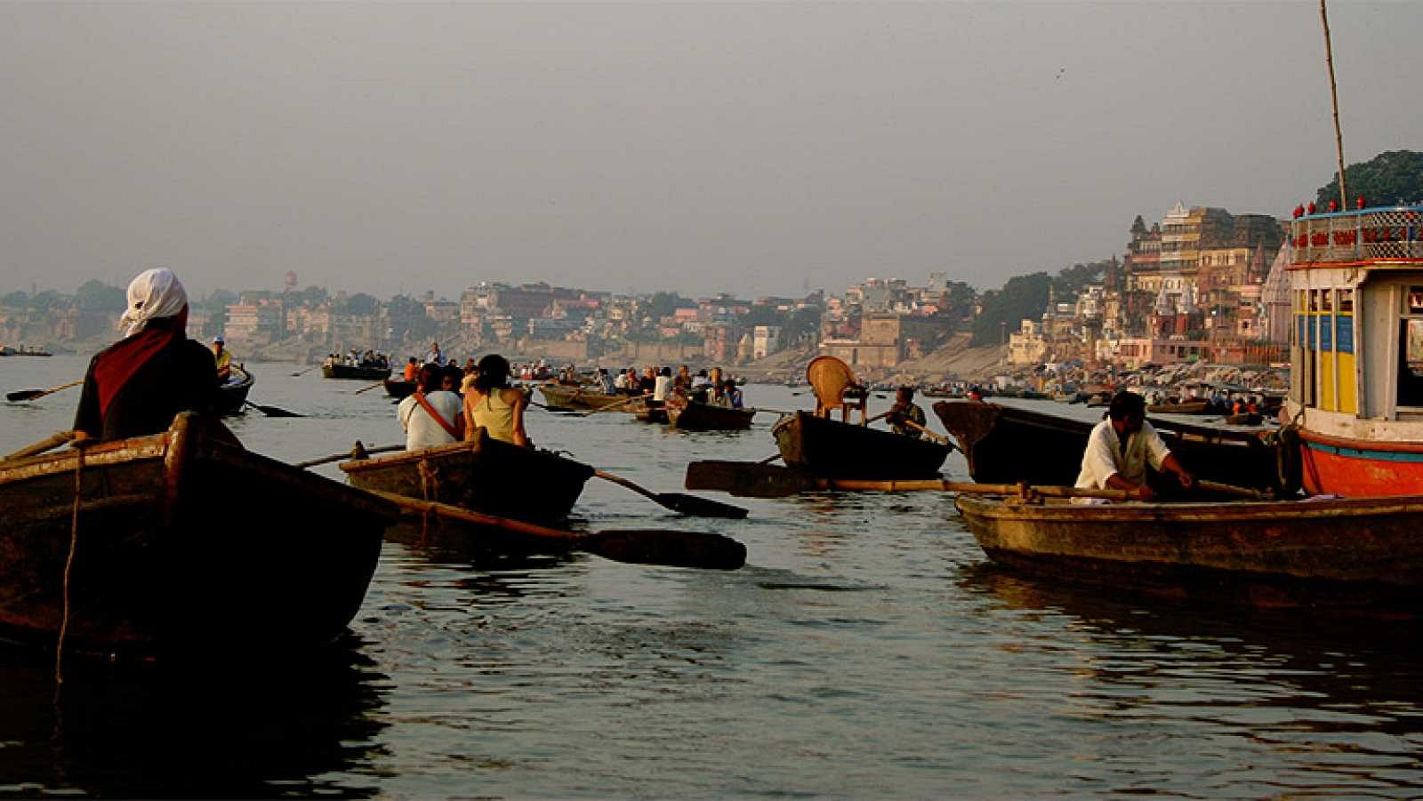 El Ganges, entre otras muchas cosas, ejerce de frontera entre India y Bangladesh